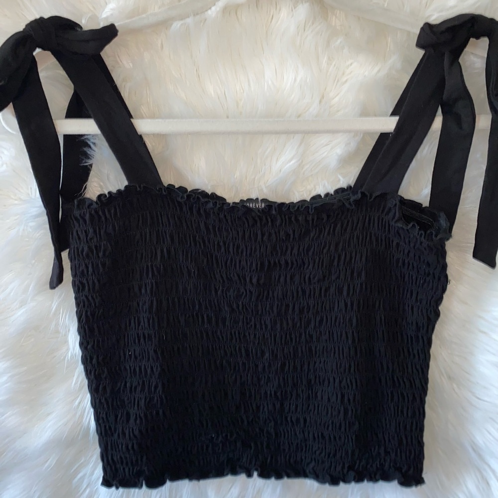 Cute black crop top with bows on the shoulders